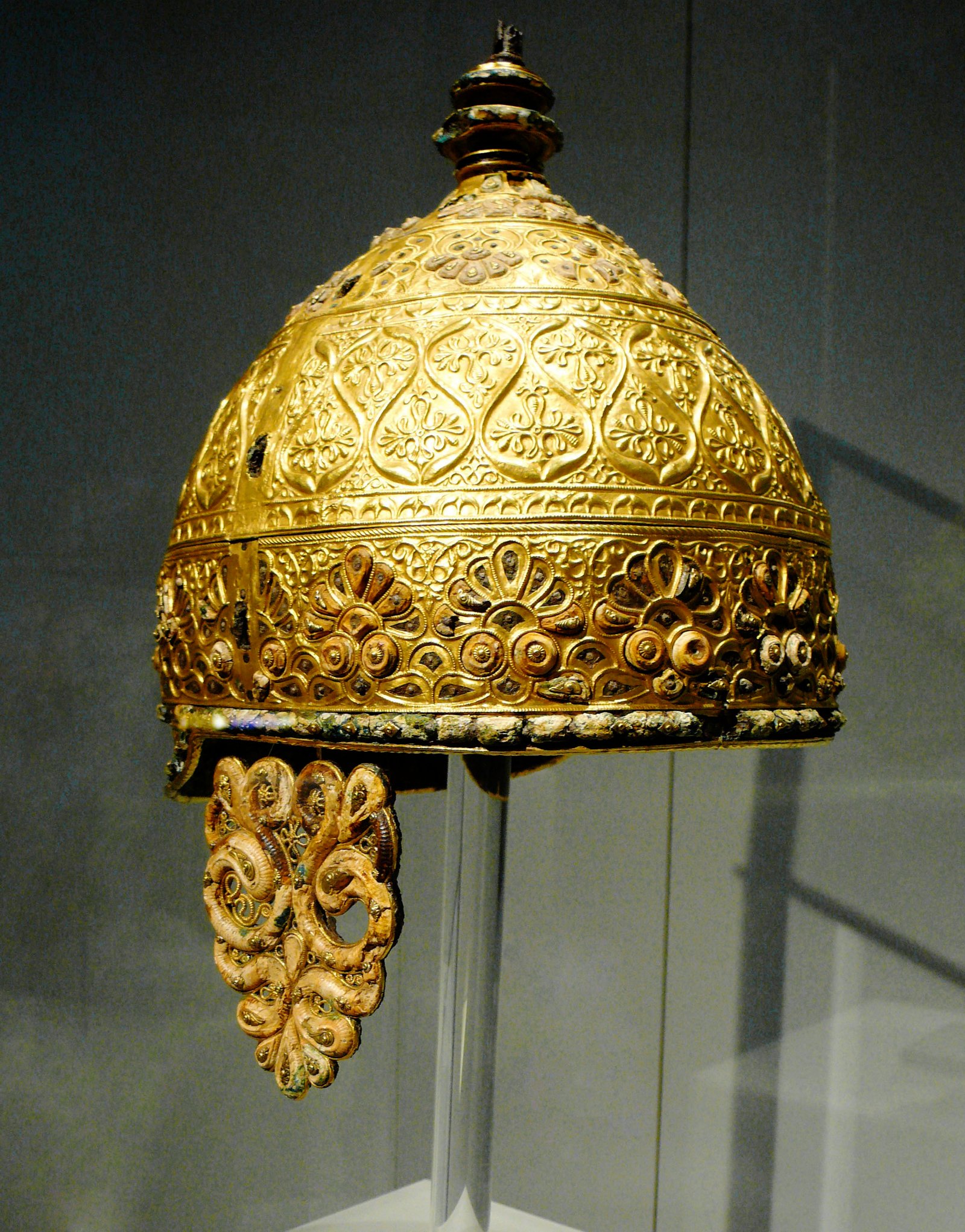 You are currently viewing A wonderful Golden Helmet